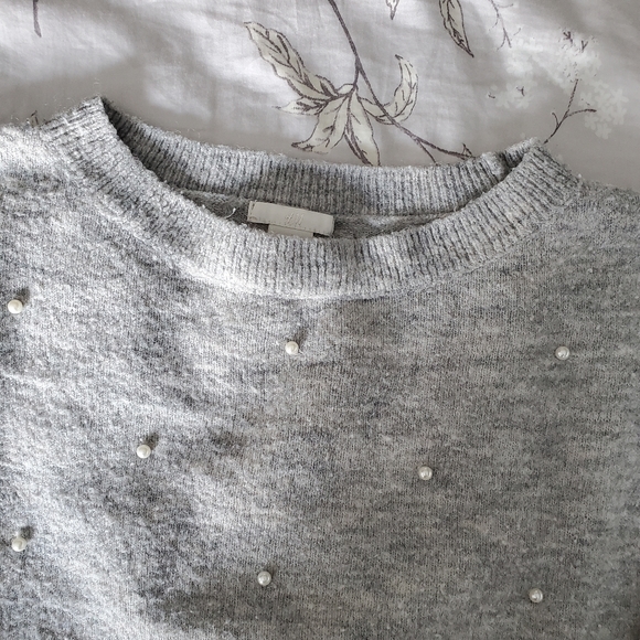 H&M Nubby Gray Pearl Sweater - Picture 2 of 4